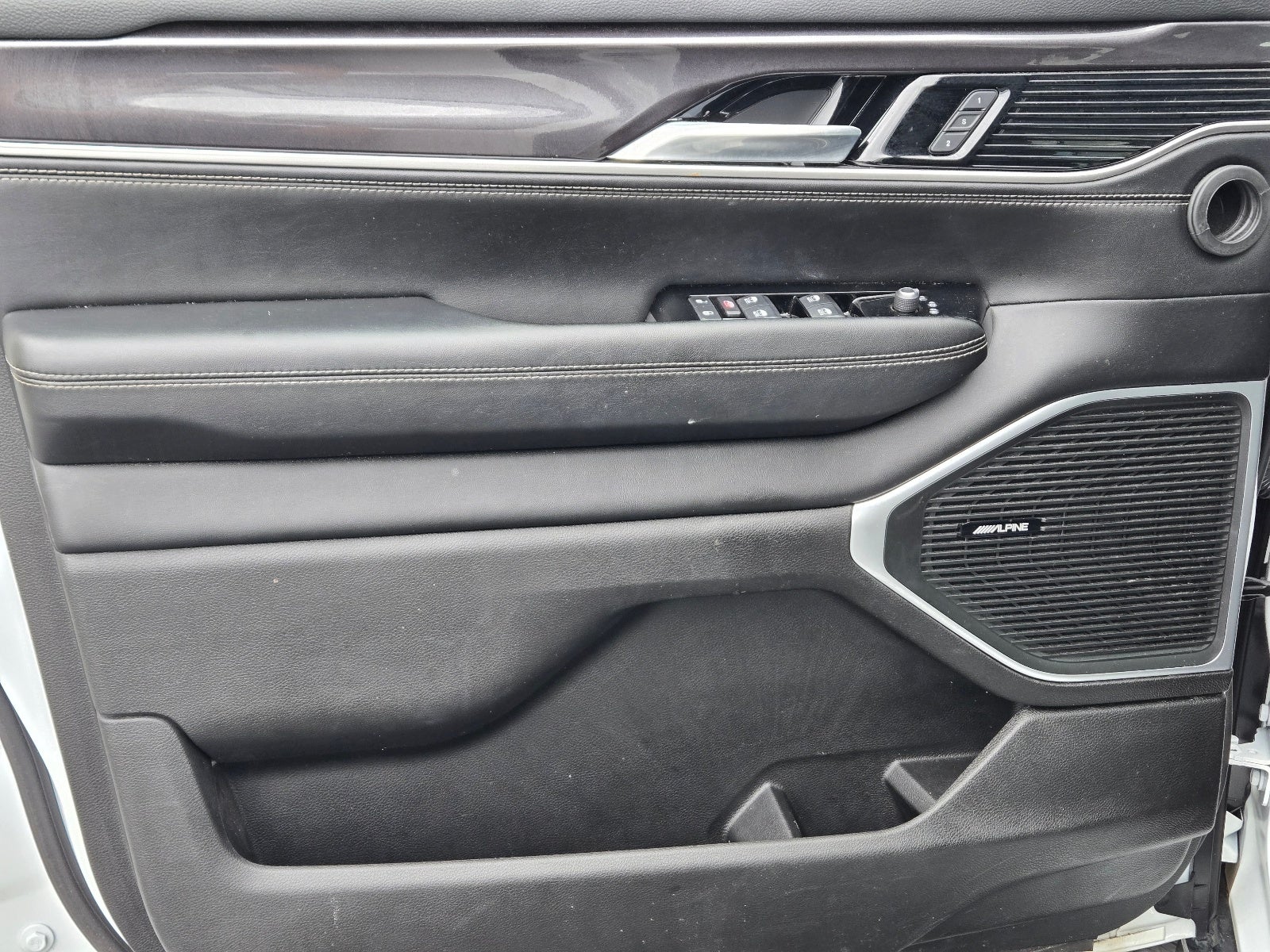 2024 Jeep Wagoneer Base