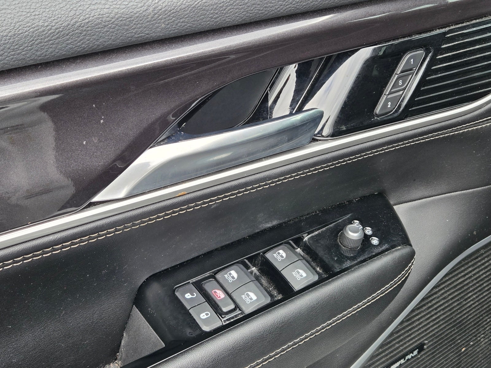 2024 Jeep Wagoneer Base
