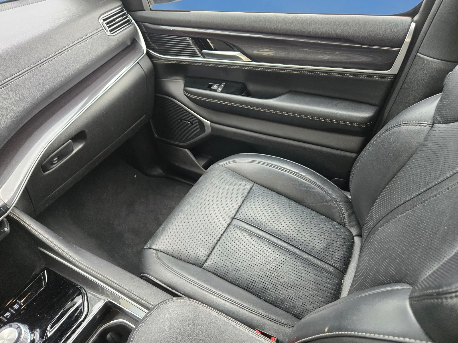 2024 Jeep Wagoneer Base