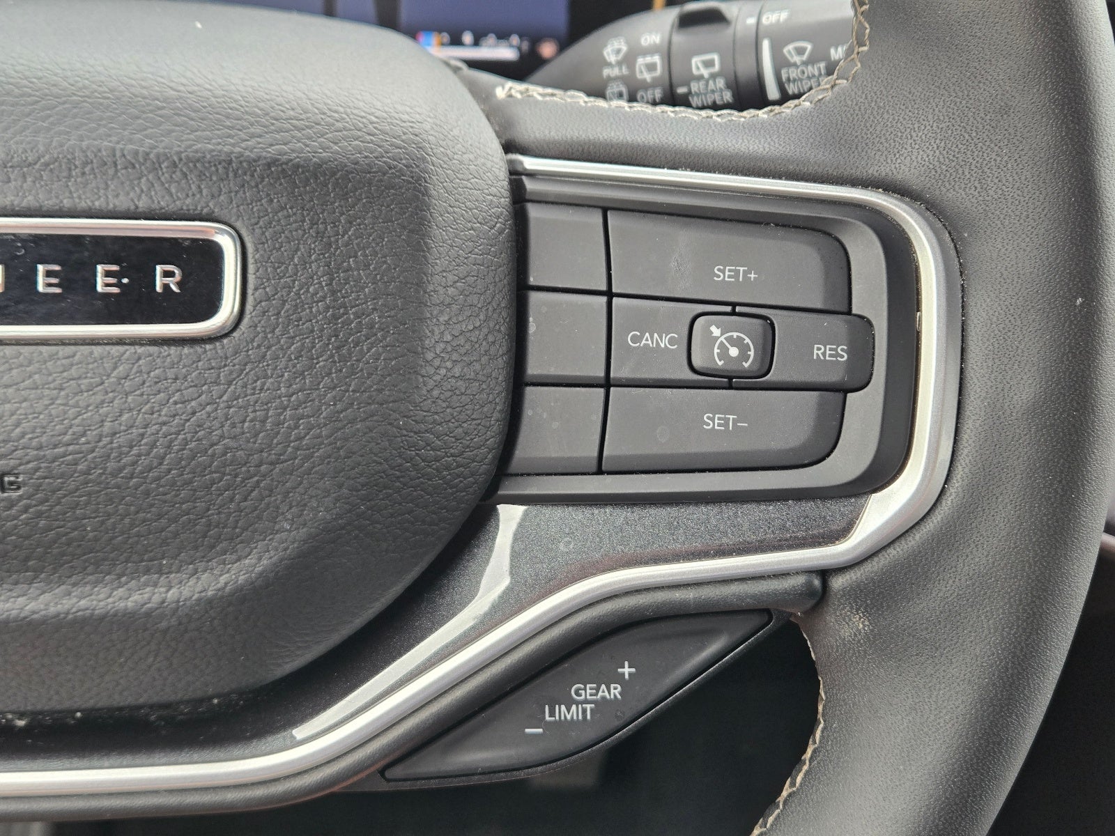 2024 Jeep Wagoneer Base