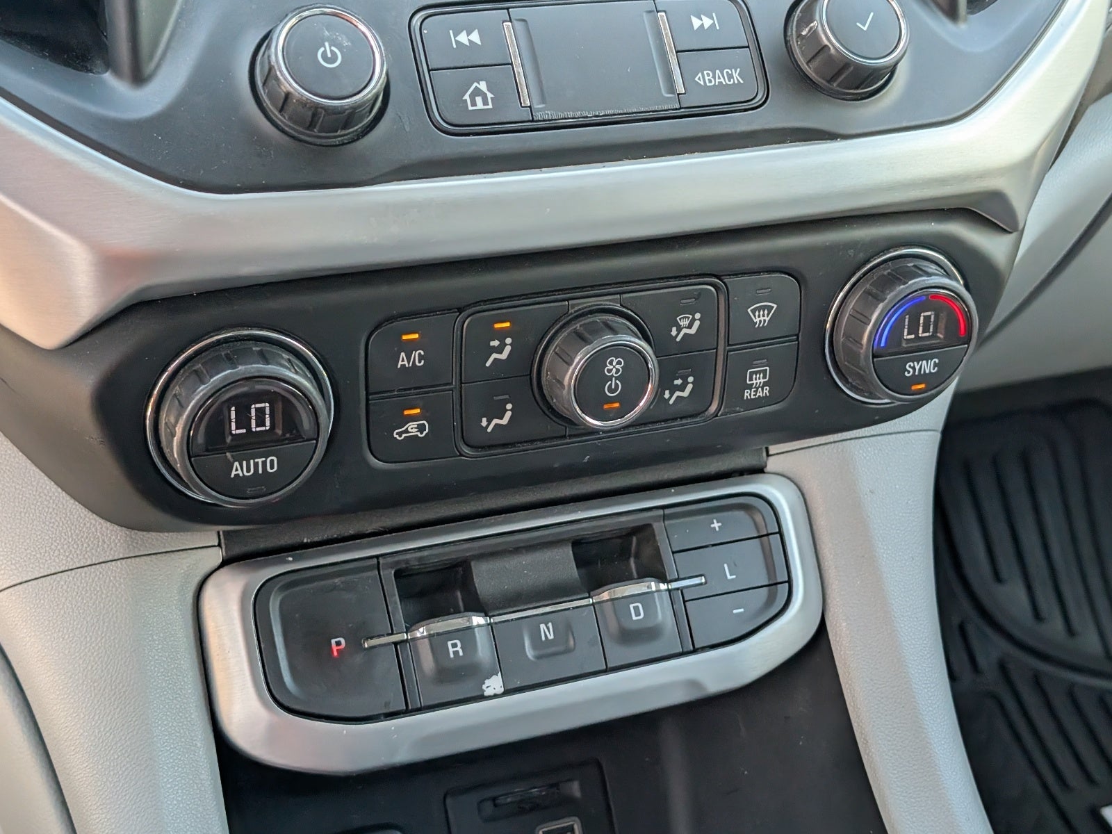 2022 GMC Acadia SLT