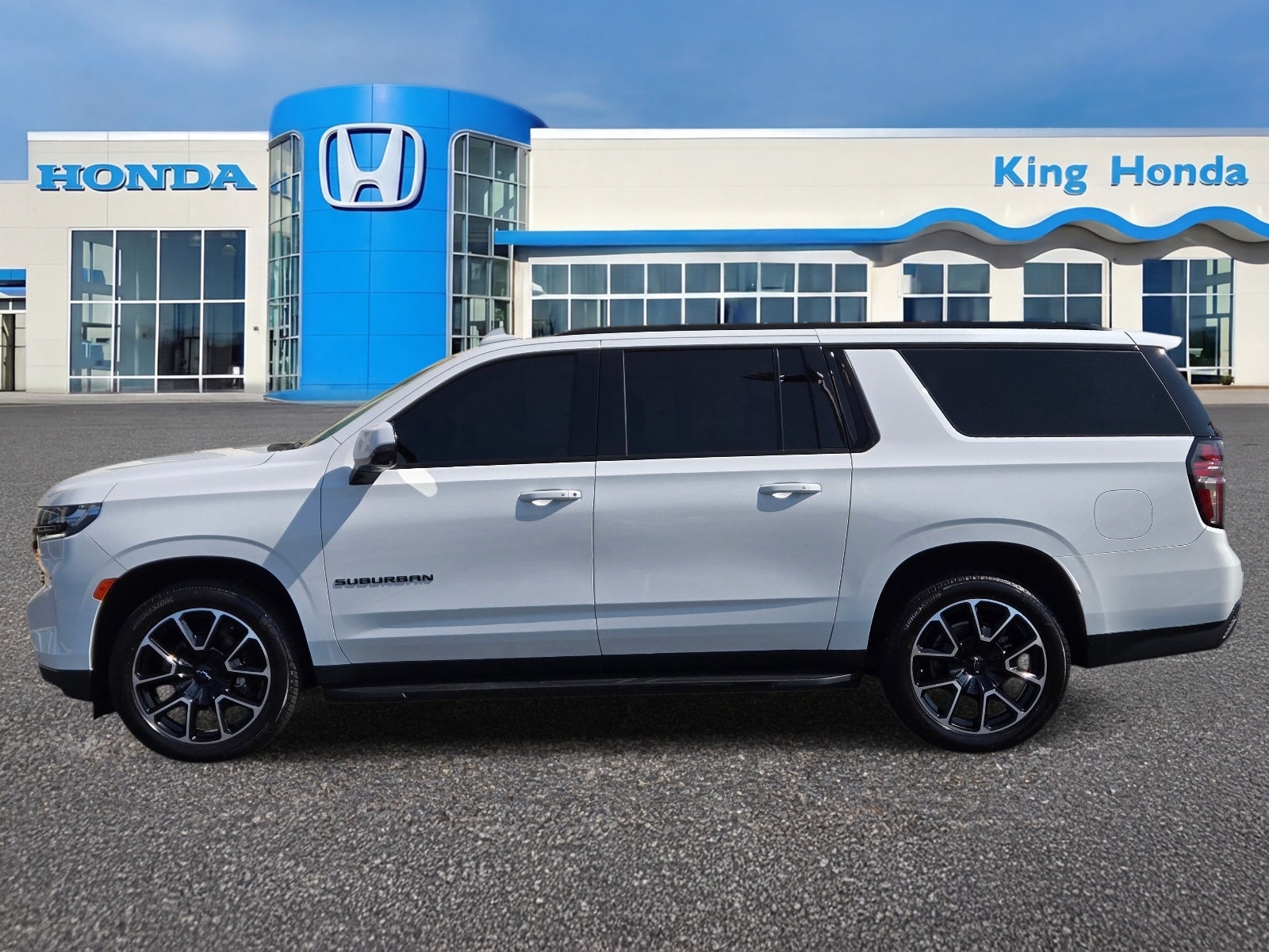 2023 Chevrolet Suburban RST