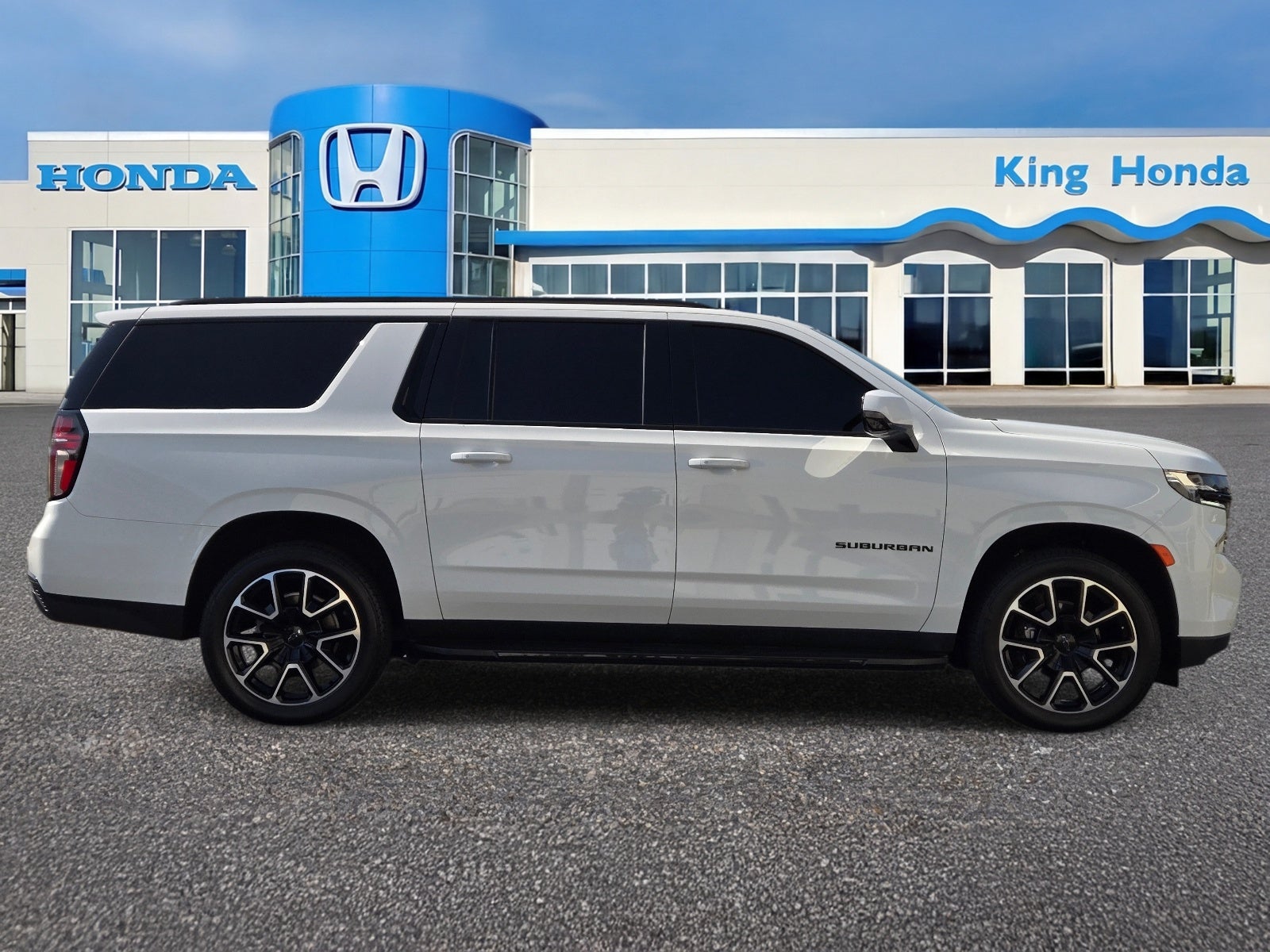 2023 Chevrolet Suburban RST