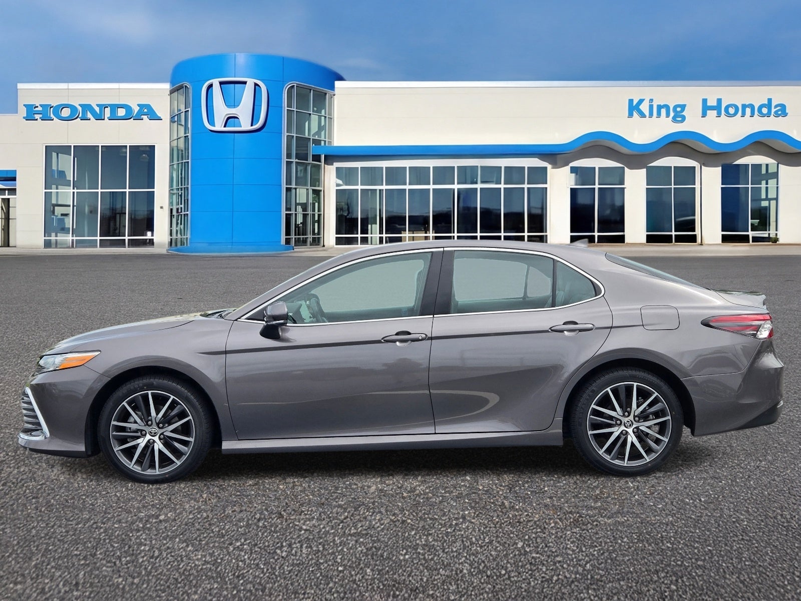 2024 Toyota Camry Hybrid XLE