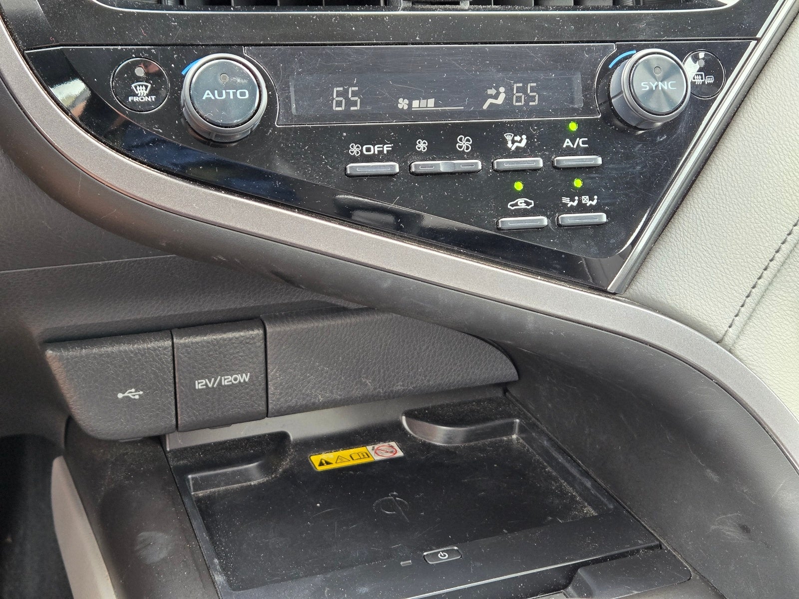 2024 Toyota Camry Hybrid XLE
