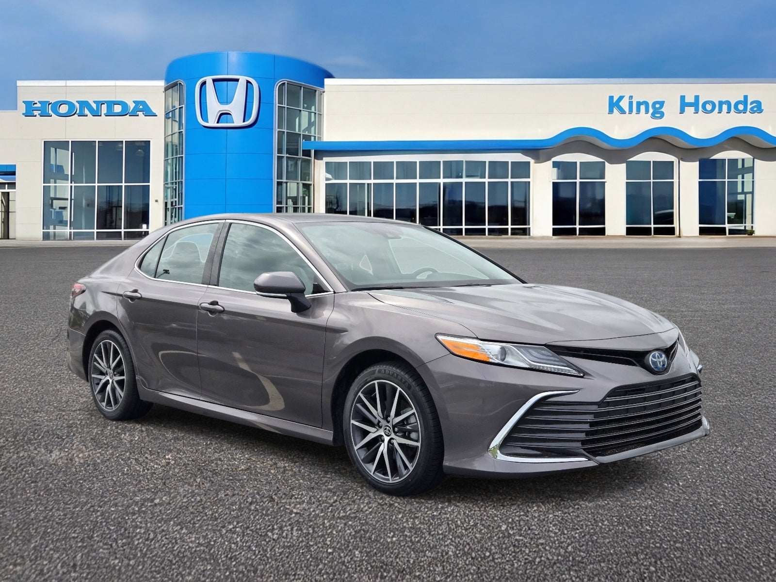 2024 Toyota Camry Hybrid XLE