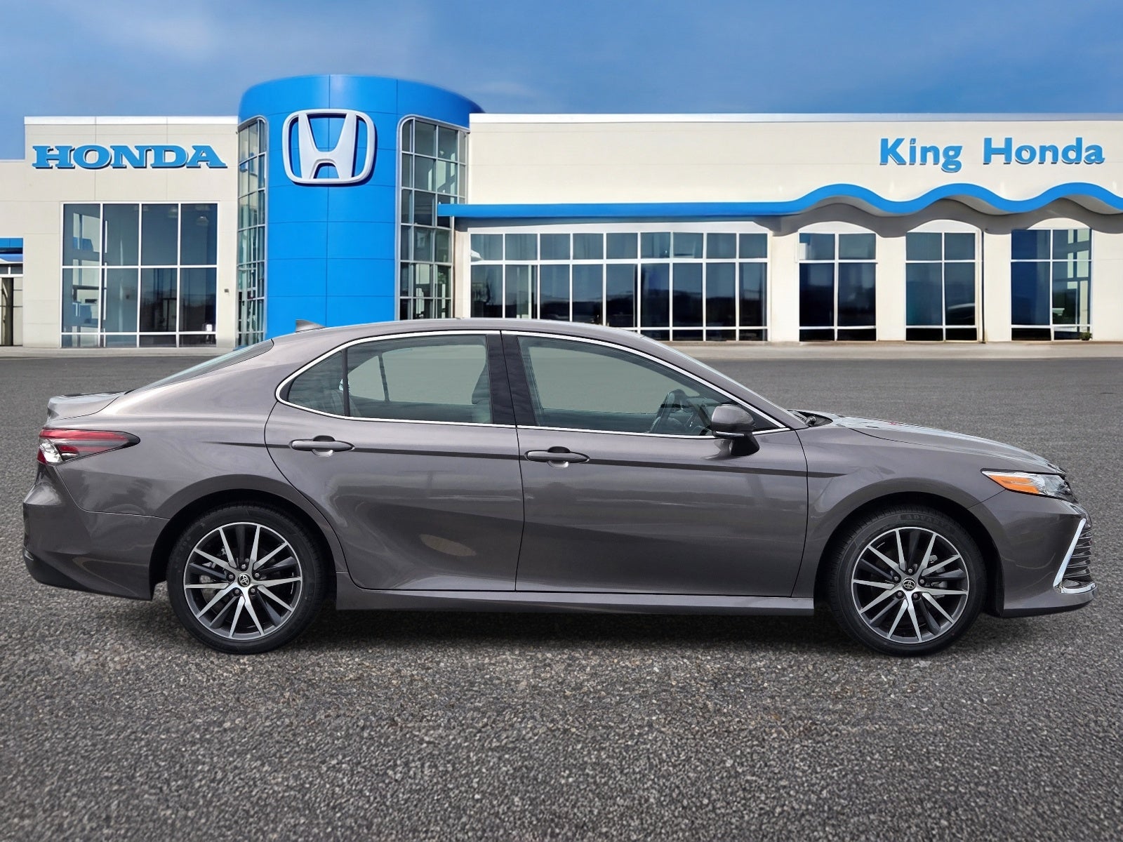 2024 Toyota Camry Hybrid XLE