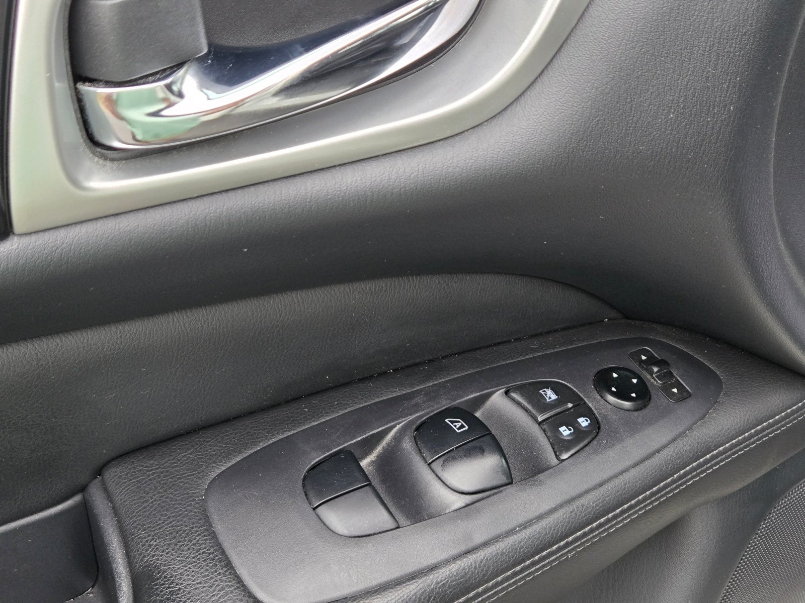 2020 Nissan Pathfinder S