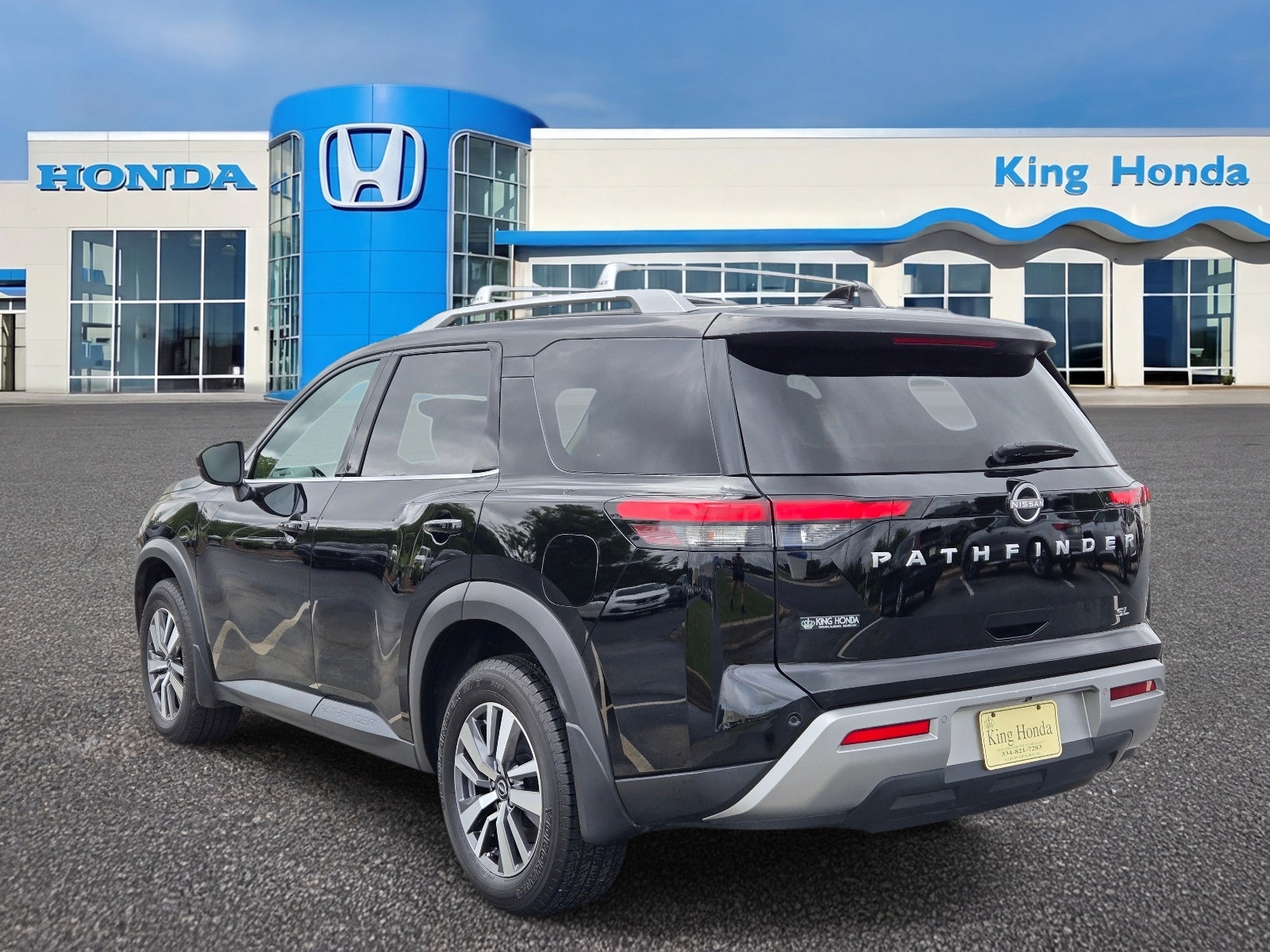 2024 Nissan Pathfinder SL