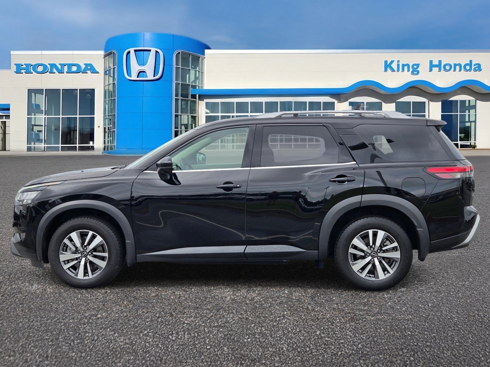 2024 Nissan Pathfinder SL