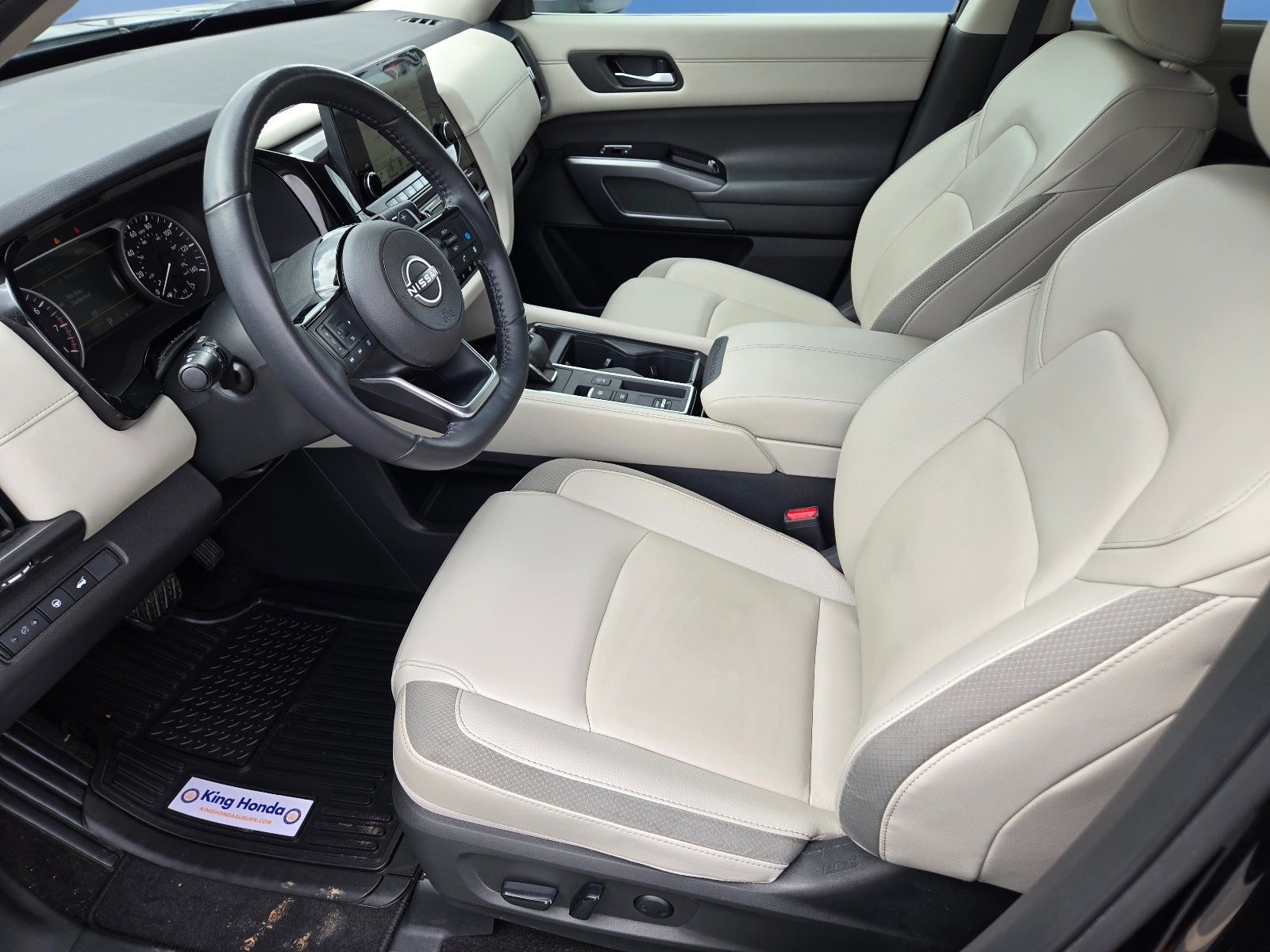 2024 Nissan Pathfinder SL