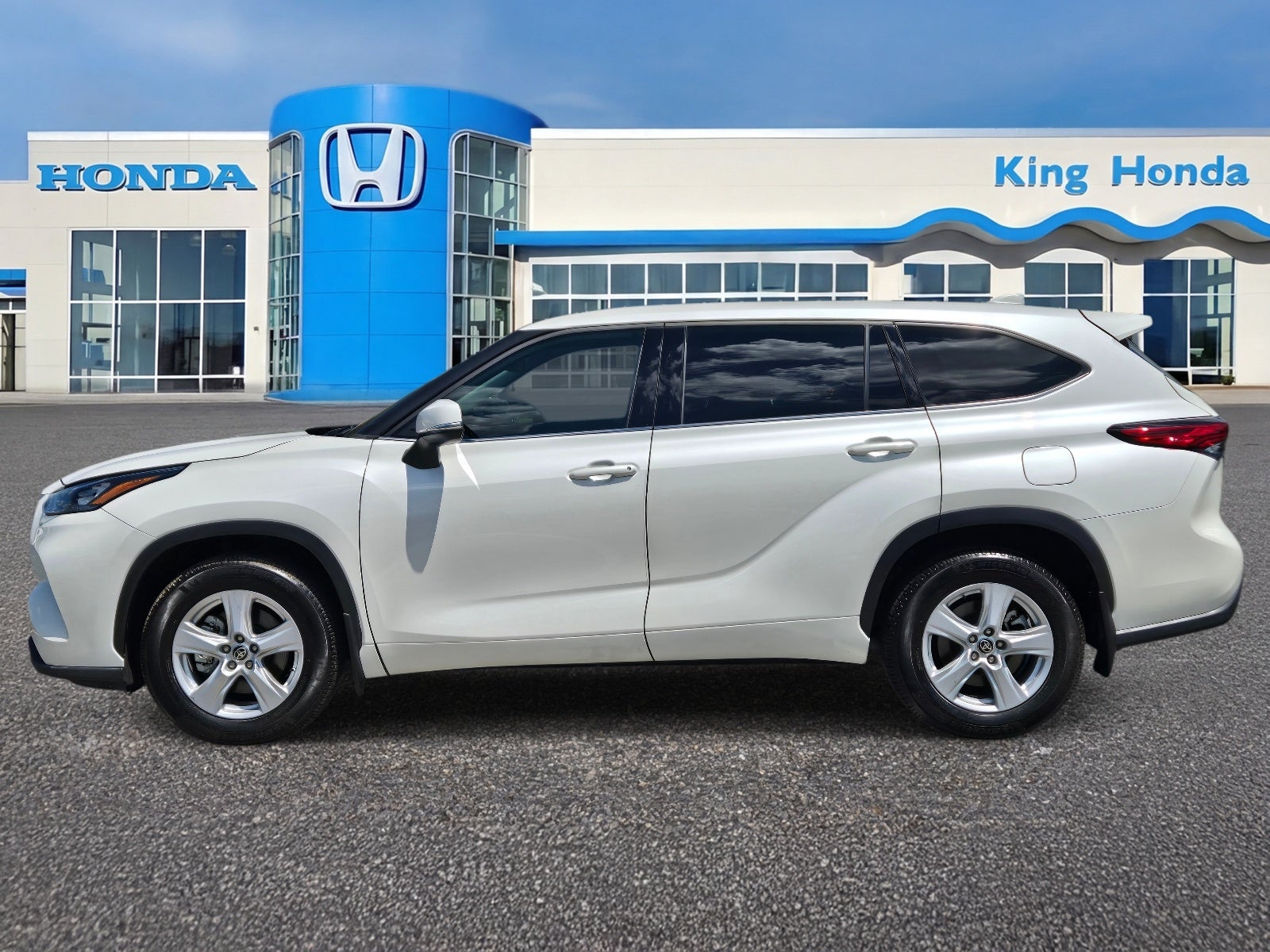 2020 Toyota Highlander LE