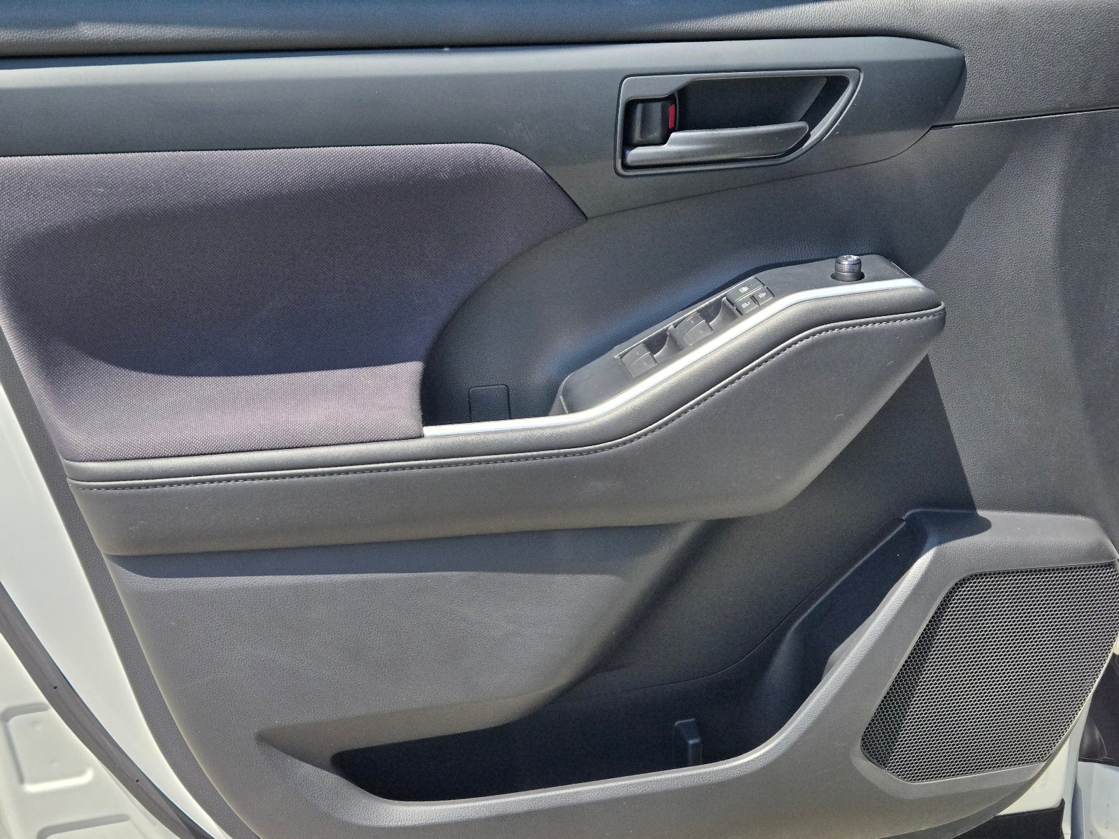 2020 Toyota Highlander LE
