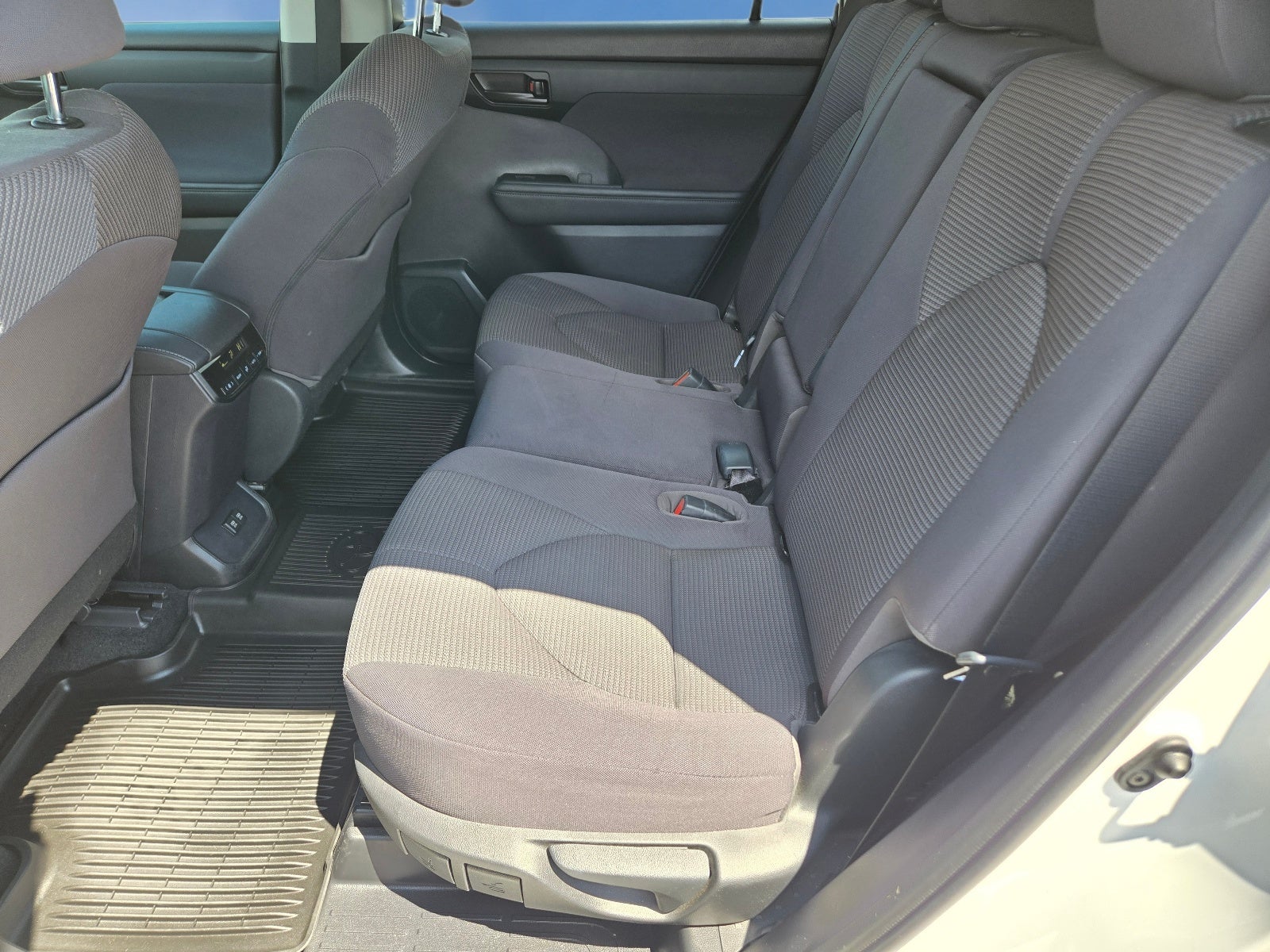 2020 Toyota Highlander LE