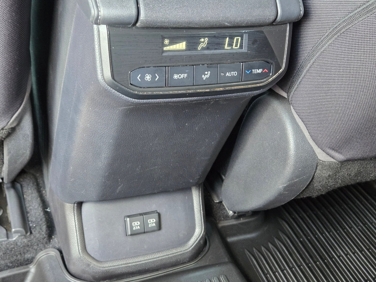 2020 Toyota Highlander LE
