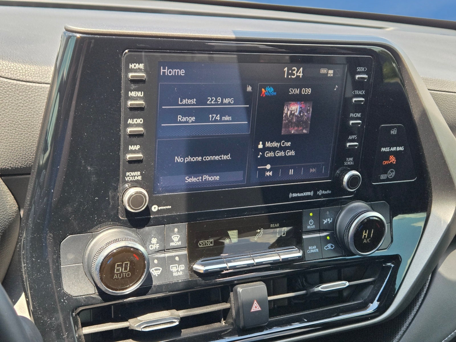 2020 Toyota Highlander LE
