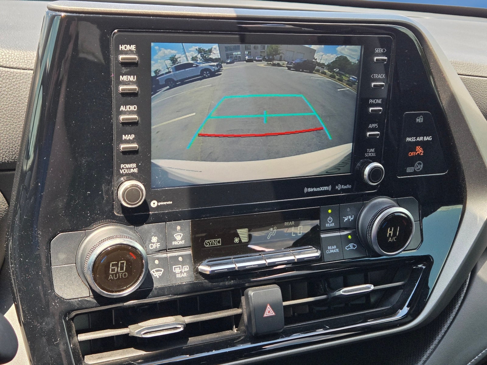 2020 Toyota Highlander LE