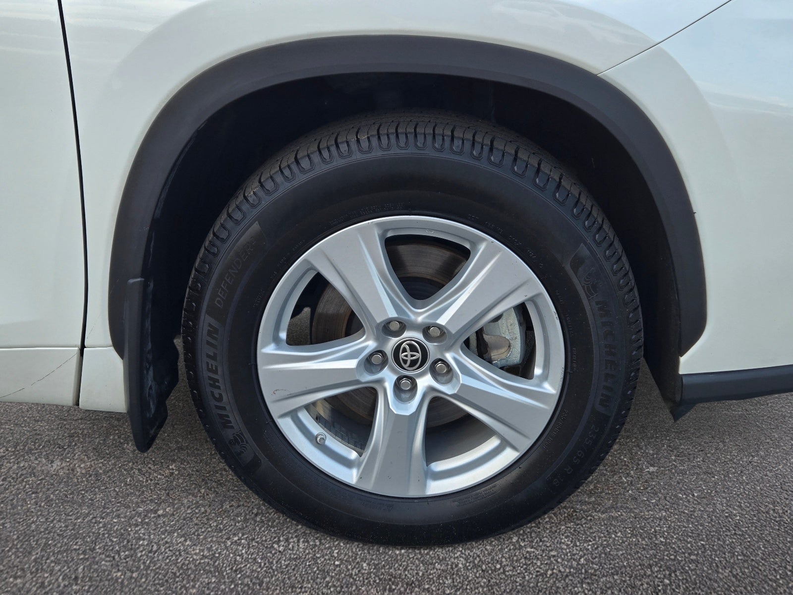 2020 Toyota Highlander LE