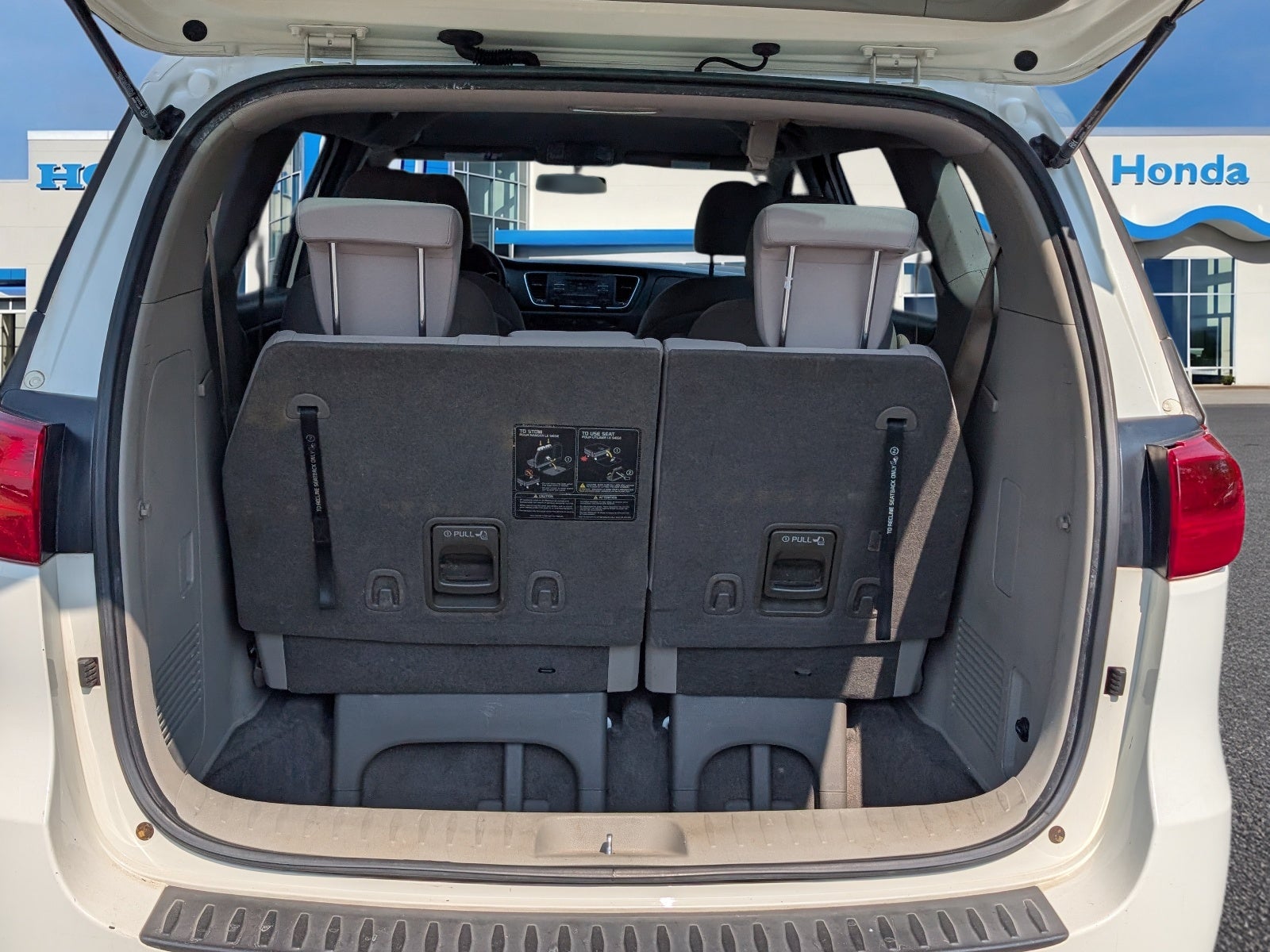 2016 Kia Sedona L