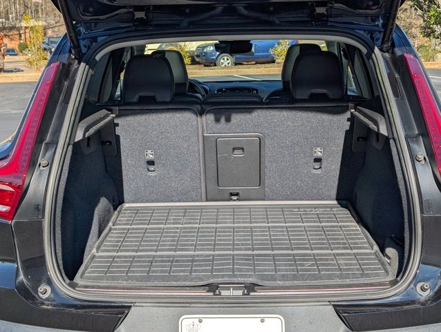 2023 Volvo XC40 Plus Bright Theme