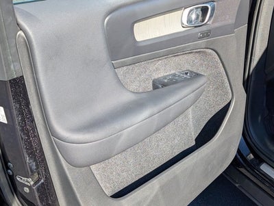 2023 Volvo XC40 Plus Bright Theme