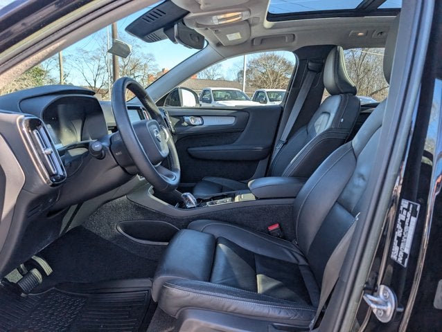 2023 Volvo XC40 Plus Bright Theme