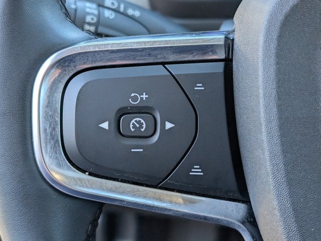 2023 Volvo XC40 Plus Bright Theme