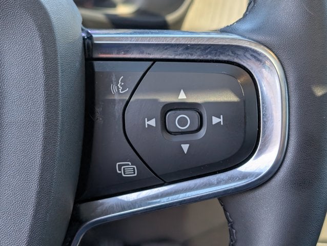 2023 Volvo XC40 Plus Bright Theme