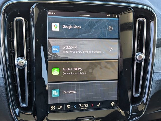 2023 Volvo XC40 Plus Bright Theme