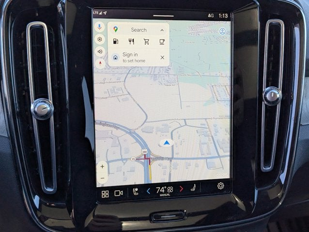 2023 Volvo XC40 Plus Bright Theme