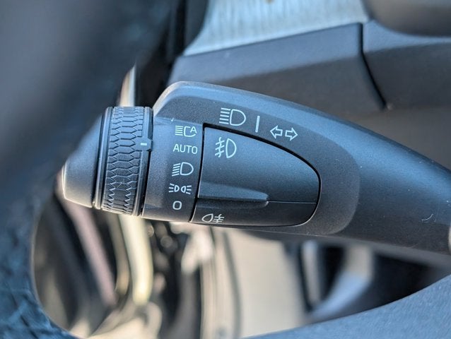 2023 Volvo XC40 Plus Bright Theme