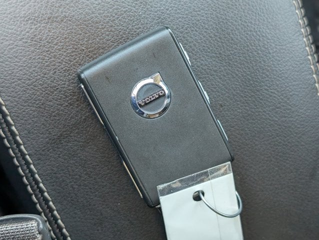 2023 Volvo XC40 Plus Bright Theme