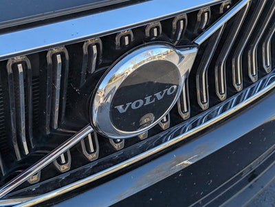 2023 Volvo XC40 Plus Bright Theme